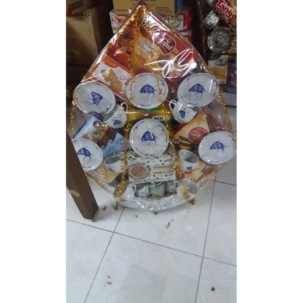 

PARCEL NATAL / LEBARAN F&B + 1 SET TEA KERAMIK ANGREK