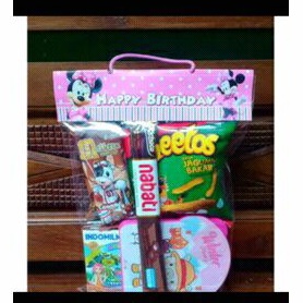 

Paket Snack Ulang Tahun Plus Souvenir Kotak Makan Dengan Label Snack Motif