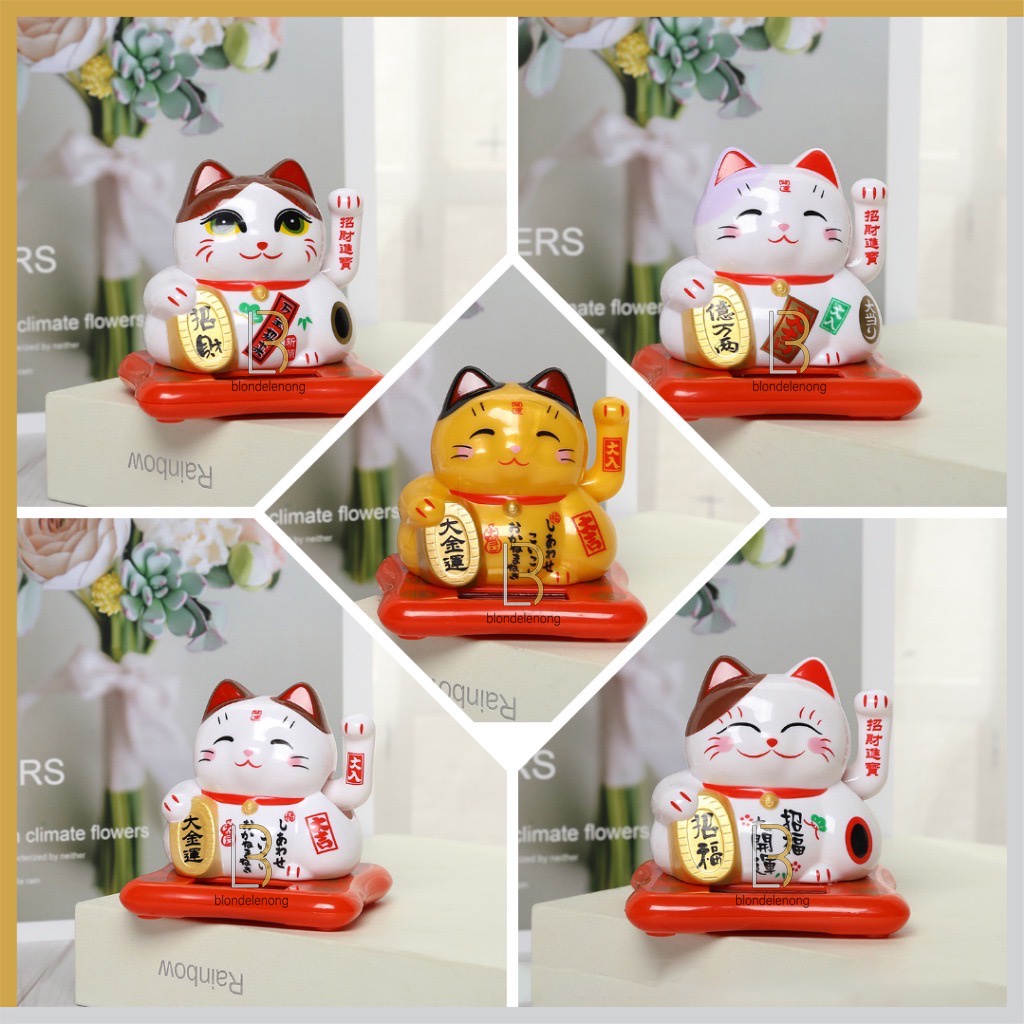 Patung Pajangan Kucing Hoki Hokki Hoky Rejeki Rezeki Maneki Neko Maneko Neki Lucky Fortune Cat Keberuntungan Fengshui Kasir Boneka Mainan Keramik Lambai Tangan Goyang Gerak Bergerak Otot Dashboard Mobil Cina China Jepang Baterai Solar Mini Kecil Lucu Imut