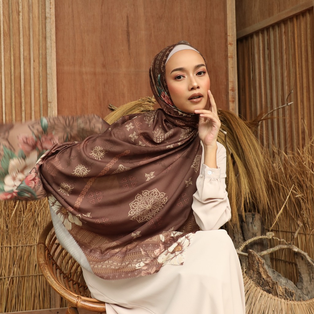 STORY OF NUSANTARA - BUNGONG JEUMPA IN TAUPE | THE NOVELLA SCARF (Superfine Watersplash Voal Hijab)