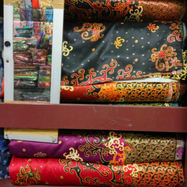 2 meter Kain semi sutra khas Kalimantan