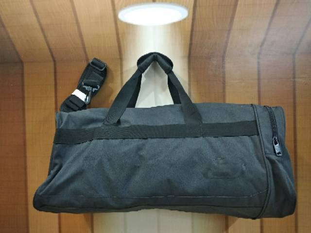 Tas gym / travel bag Skechers original warna hitam