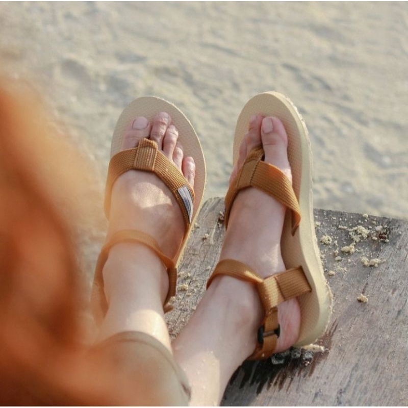 PRELOVED HIJACK SANDALS