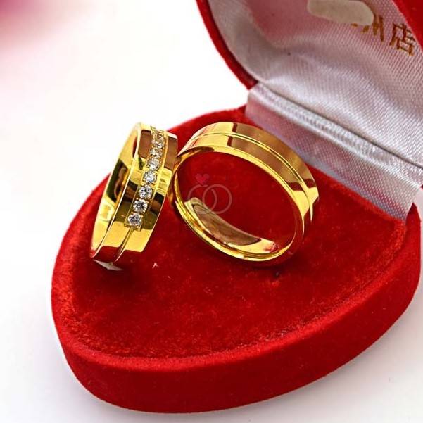 AILOVIU Cincin Couple UKIR NAMA R57 Gold Kawin Tunangan Nikah Anti Karat Titanium High Quality + BONUS Gelang Couple