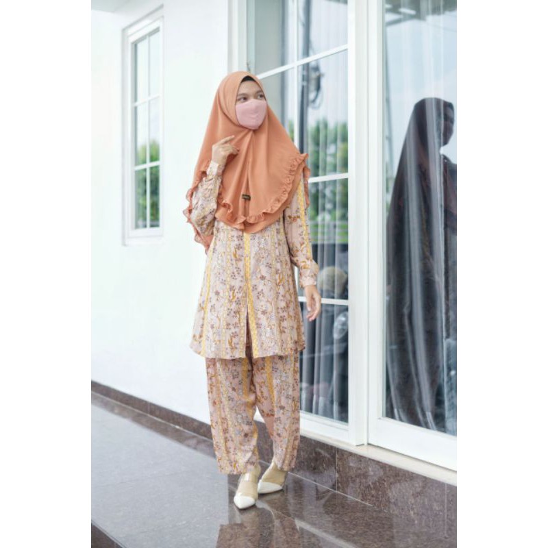 Setelan Lily Sekararum