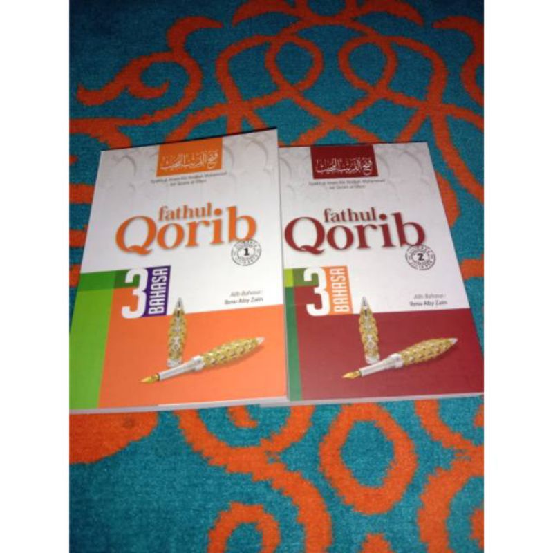 

Buku Fathul Qorib Al Mujib 3 bahasa 1 set (2 jilid)
