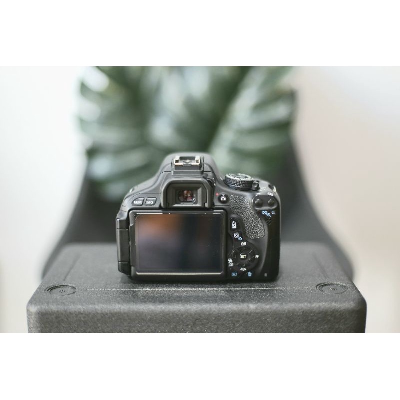 Canon eos 600d mulus layar lipat mulus bgt-2