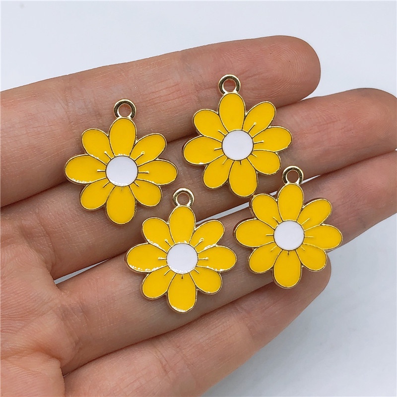 4 Pcs Liontin Bunga Daisy Bahan Alloy Untuk Membuat Perhiasan Kalung Anting Gelang