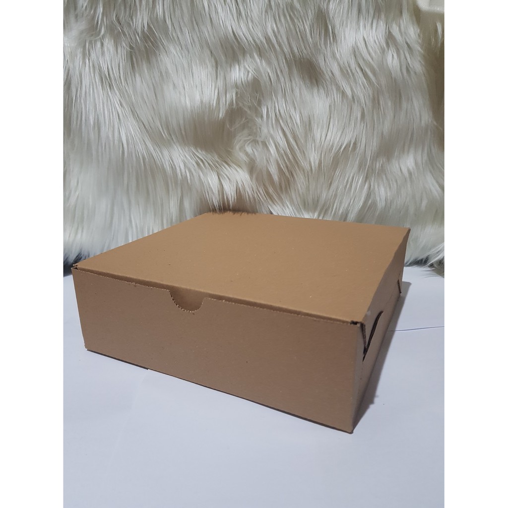 

Box Kardus E-Flute Untuk Packaging Olshop Sovenir Baju Kotak Kado Hampers Snack 22x22x7.5 CM