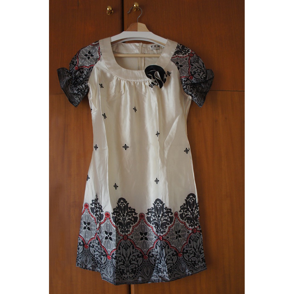 DRESS SATIN BAHAN SILK BATIK BAGUS PRELOVED MURAH ADEM A BAJUTERUSAN ROK PESTA CASUAL