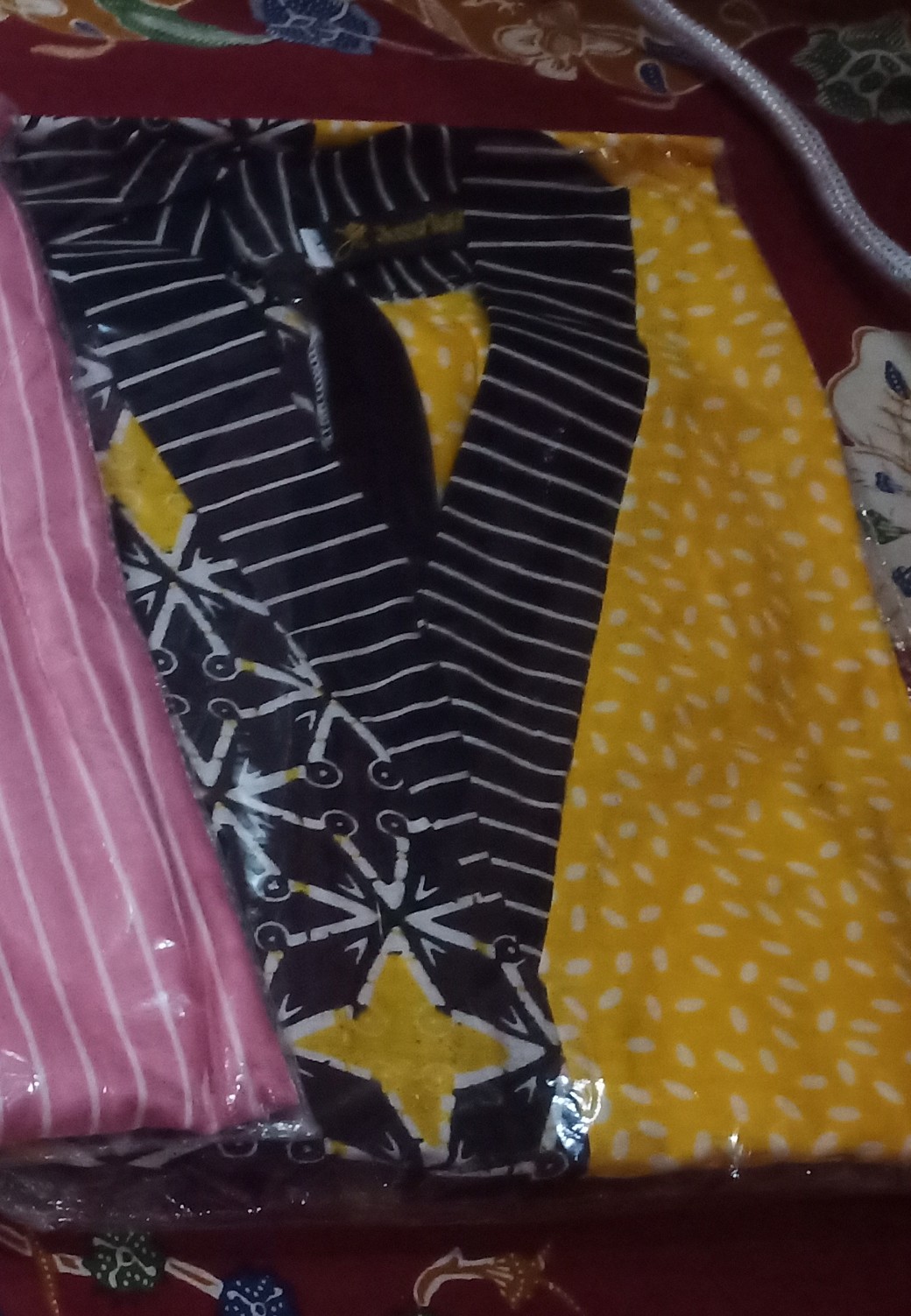 Tunik Danika Atasan Batik Wanita Kerja Modern Kasual Elegan.