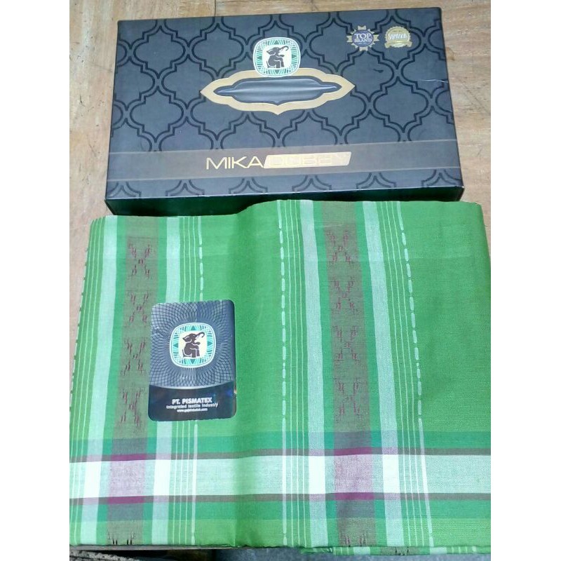 sarung gajah duduk mika dobby