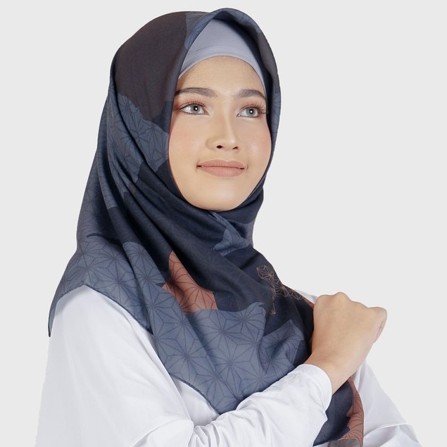 Jilbab Segiempat Elzatta Kaila Voal Premium Series-Widuri - Hitam