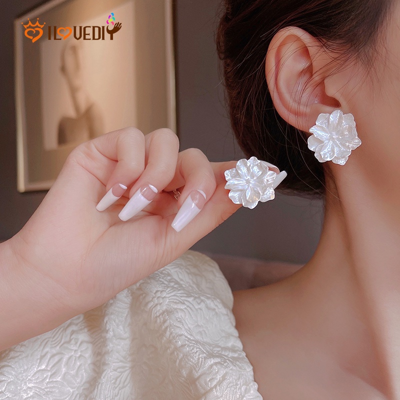 Anting Stud Desain Bunga Putih Gaya Korea Minimalis Elegan Untuk Wanita