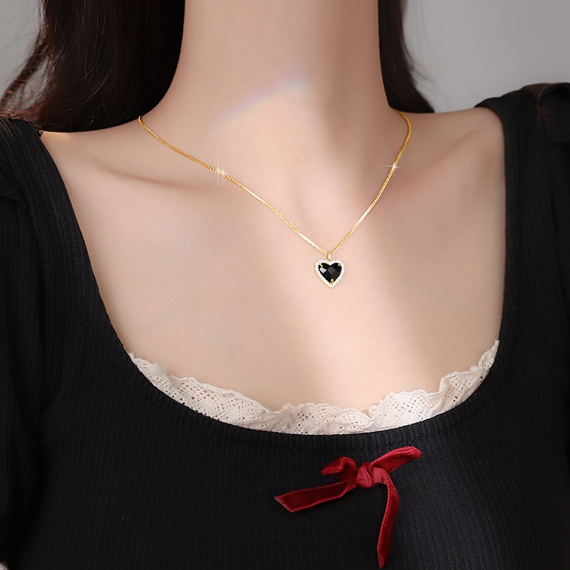 Kalung Liontin Bentuk Hati Bahan Zirkon Warna Hitam Gaya Korea Untuk Wanita