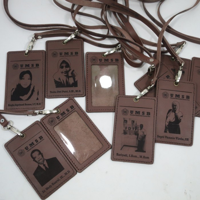 

READY gantungan id card kulit/id card holder/name tag/kartu nama/free custom - Cokelat Tua TERMURAH