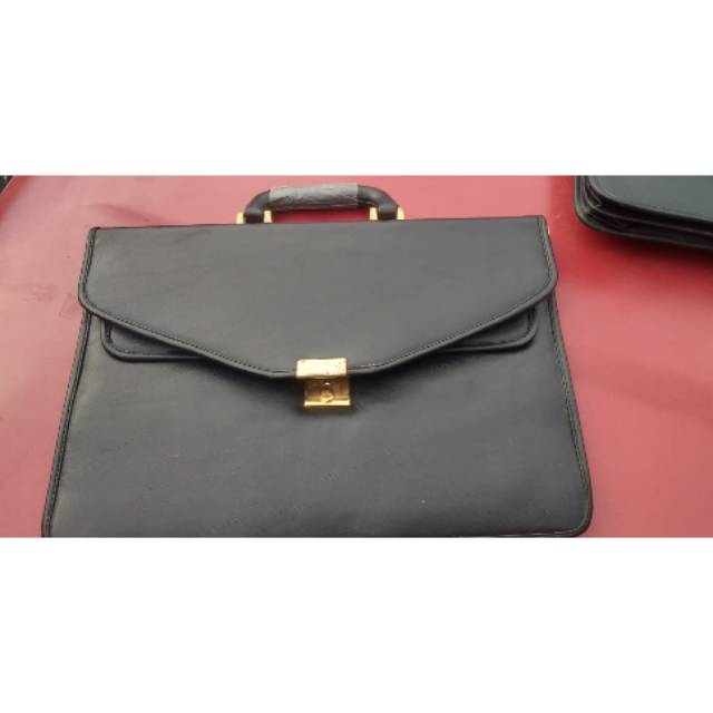 

Tas kulit untuk dokumen dokumen penting