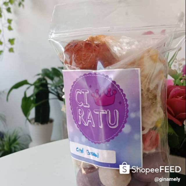 

Cilok tetelan ciratu dengan toping kikil,ceker,baso dan kerupuk