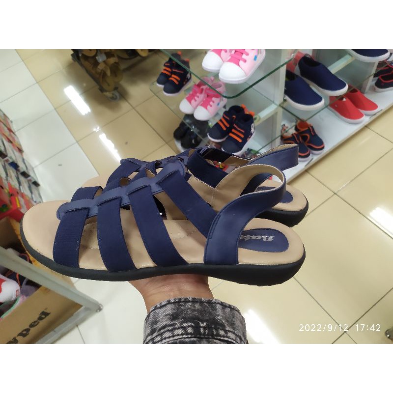 sepatu sandal bata