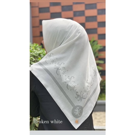 SYR Scarf Broken white - by FatimahSyahrini Syahrini
