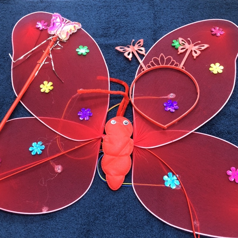 sayap peri kupu-kupu (mainan anak). sayap peri kupu-kupu mainan anak lampu. sayap peri kupu-kupu den