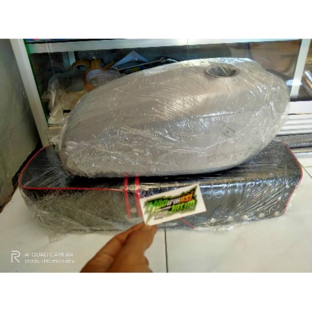 Tangki CB Pres Solo asli sudah Poxy luar set Dengan Jok Original Moto_CB