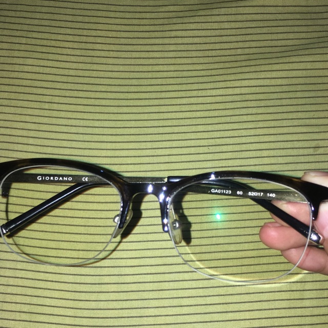 Kacamata Giordano