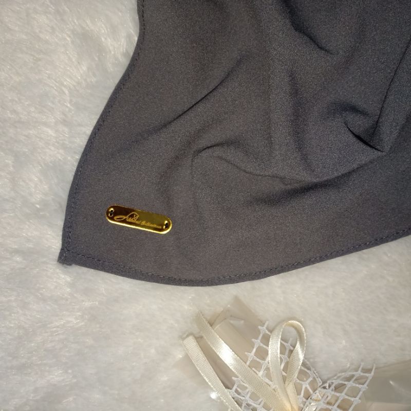 AKHWAT COLLECTIONS | PASHMINA DIAMOND CREPE ITALIANO 200X70 CM | FREE GIFT | JUMBO | PASHMINA VIRAL-Grey