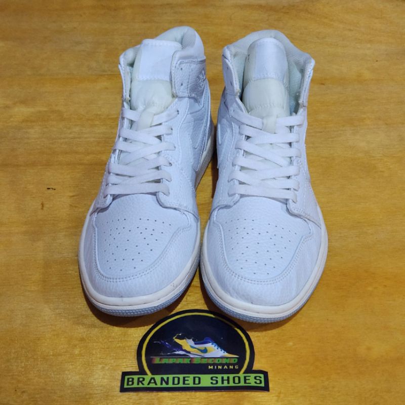 AJ 1 MID TRIPLE WHITE