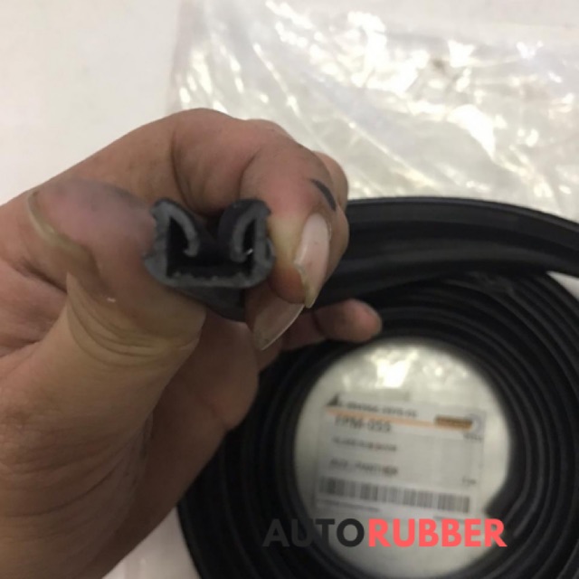 Karet Rel Kaca Run Channel Isuzu Panther Kotak Depan