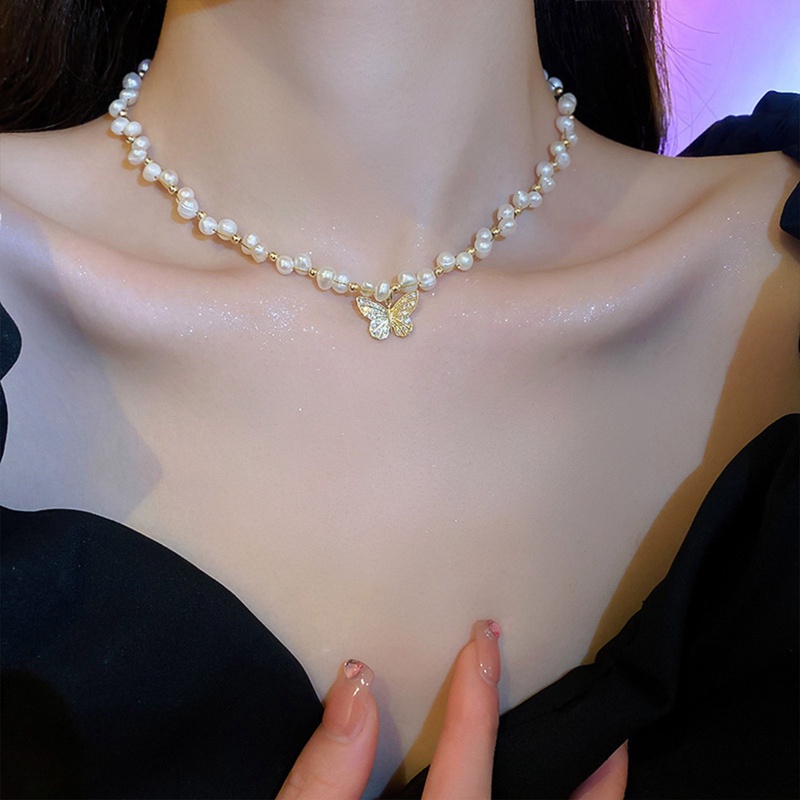 Kalung Rantai Choker Liontin Kupu-Kupu Lapis Emas Aksen Mutiara Air Tawar Bahan Zirkon