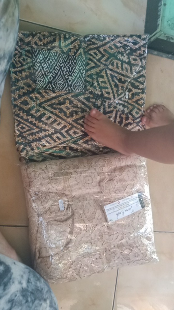 Couple Batik Wajik Lupita Brokat Lengan Panjang . Kebaya Couple Kondangan