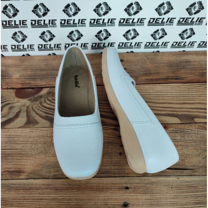 Sepatu wanita akper putih/Sepatu pantofel wanita perawat plat shoes