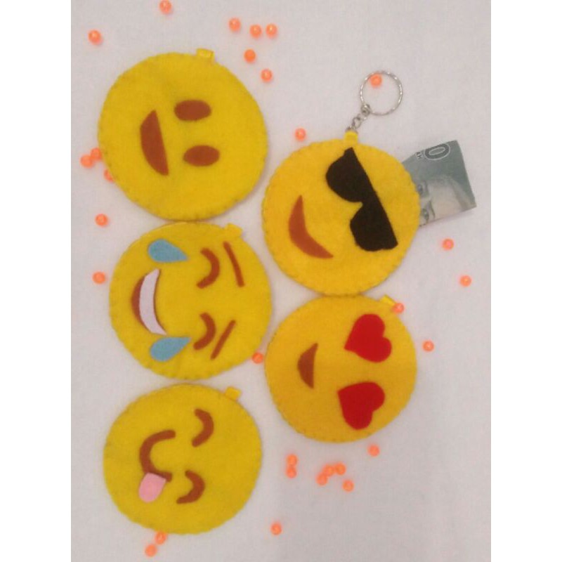 

amplop flanel karakter