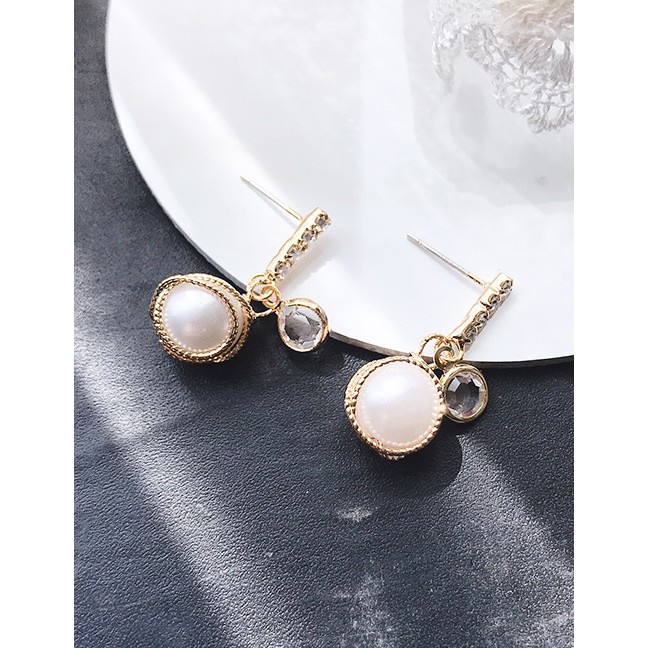 LRC Anting Tusuk Fashion Golden Pearl Earrings With Diamonds D68243