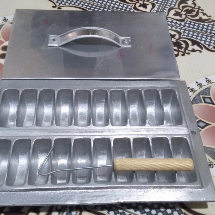 Loyang kue pancing/pukis Cetakan kue pukis alumunium cor solid - 12 lubang