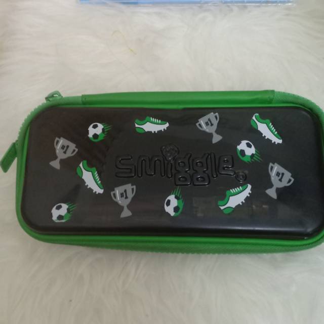 

Kotak pensil smiggle