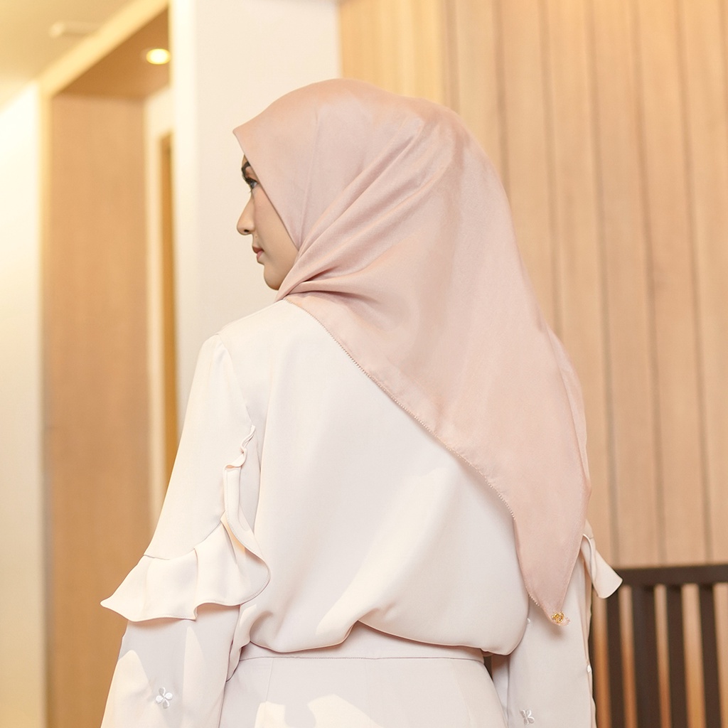 Jenna and Kaia - Nira Scarf Ultrafine Macaroon - Hijab Kerudung Segi Empat