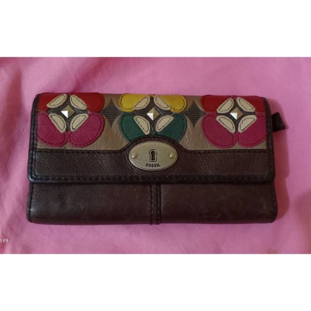 Dompet fossil ori
