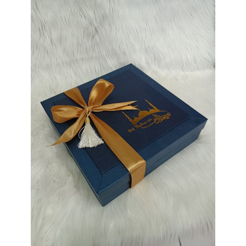 

hardbox hampers eid Mubarak isi 4 x 500gr