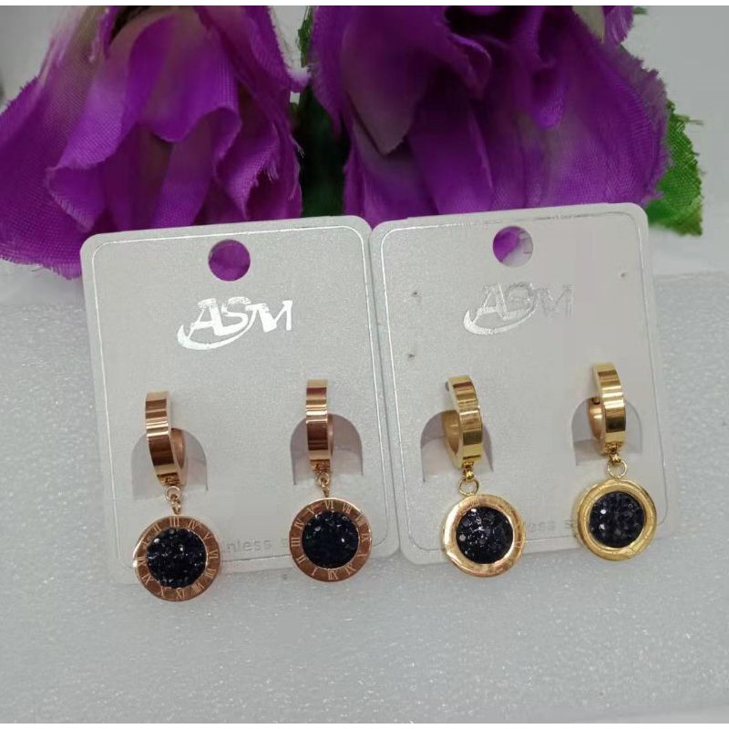 Anting titanium mata hitam