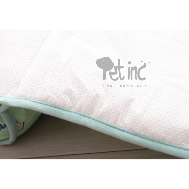 Pillow bed set with cooling effect