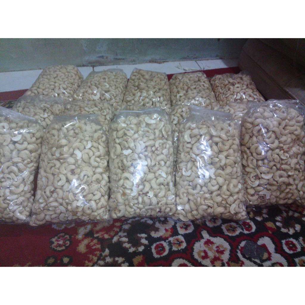 

Kacang Mede / Mete Mentah atau matang wonogiri 1 KG
