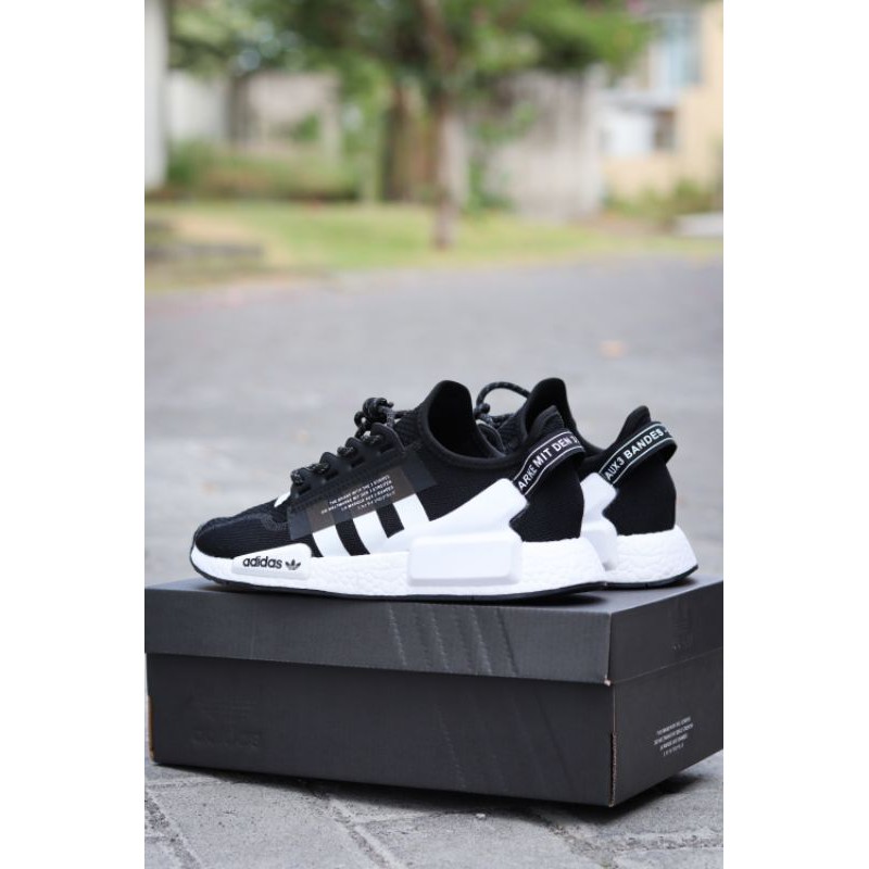 ADIDAS NMD R1 V2 BLACK WHITE