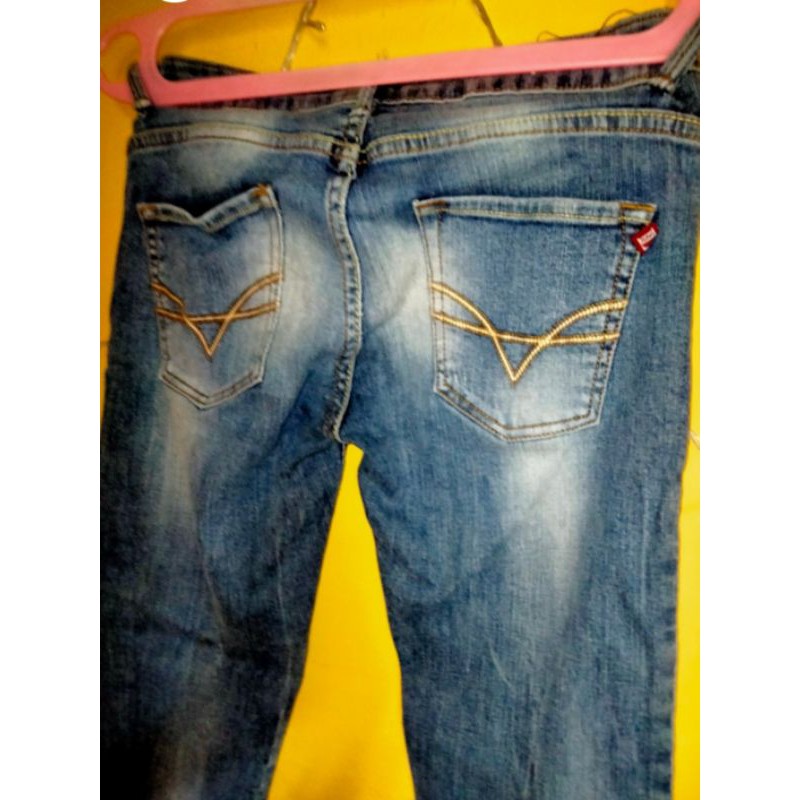 logo jeans preloved