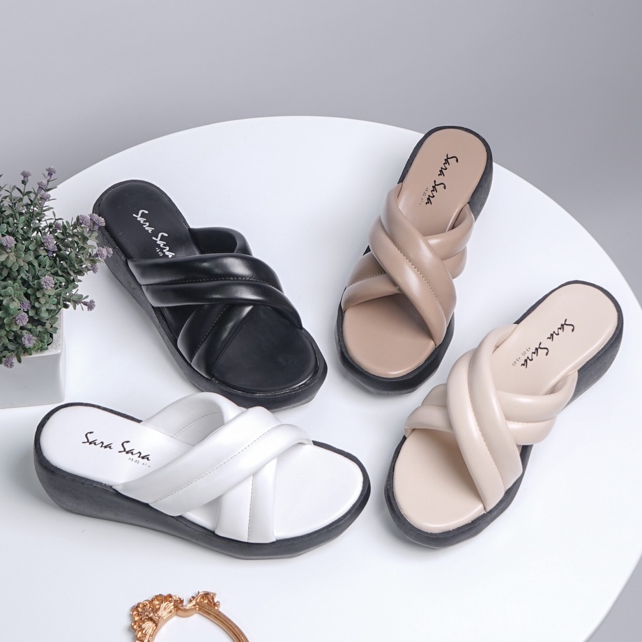 SARASARA YUK - Sandal Wanita Wedges SARA SARA EDLYN Sendal Cewek Platform Wegdes Hak Tinggi 5cm Model Silang 2 Size 35 36 37 38 39 40 Pergi Jalan Santai Rumah Slop Belezza Warna BLACK Hitam Selop Premium Kekinian Terbaru Shoes ORI Mall Official