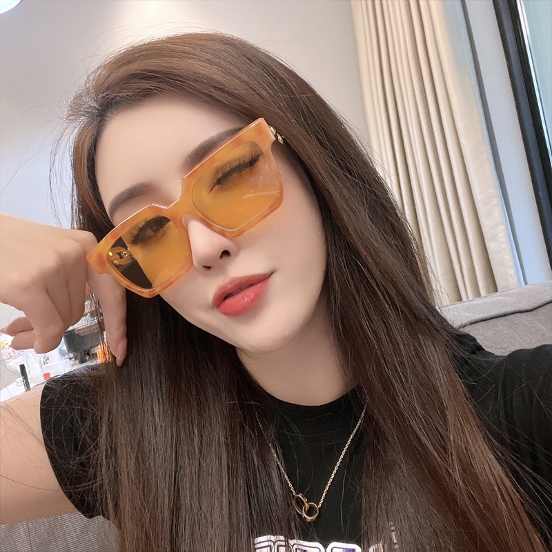 Kacamata Hitam Hip Hop Frame Kotak Dengan Rantai Metal Untuk Wanita