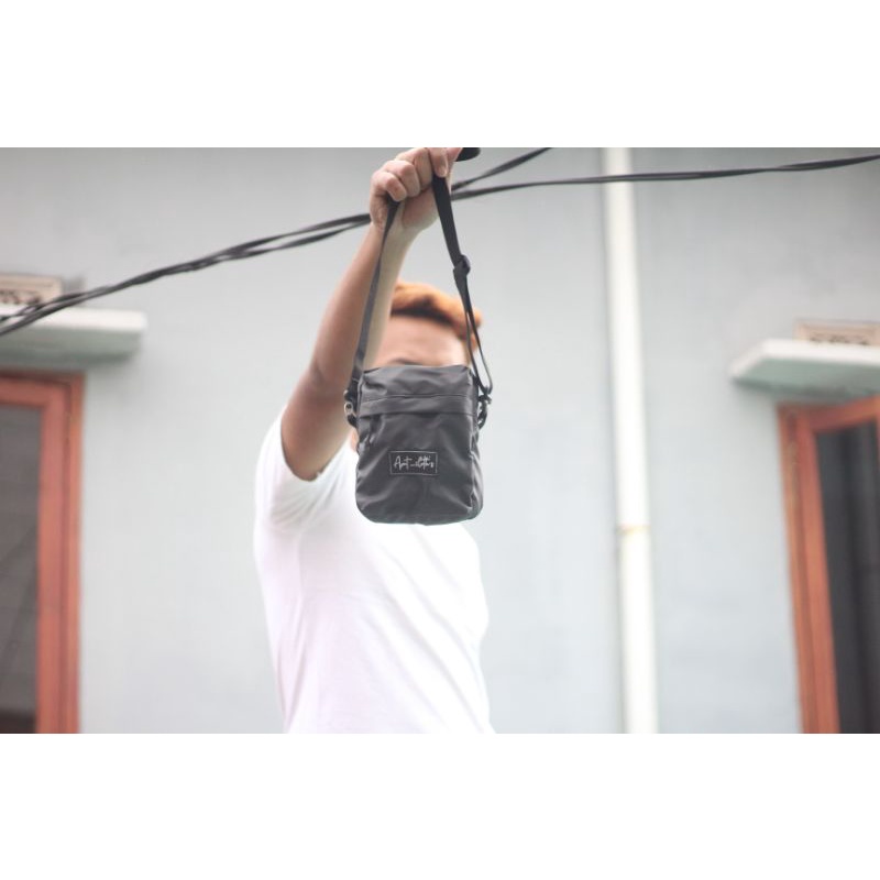 Amt_Cloth's - Tas Selempang Waterproof Sling Bag Phone Card Holder Penutup Resleting Rantie Series