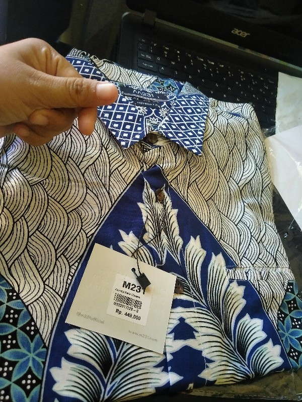 M231 Kemeja Pria Batik Panjang Biru 1722b