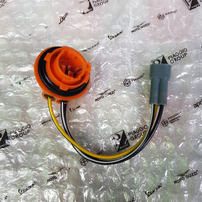 SOCKET LAMPU BELAKANG VESPA LX/S